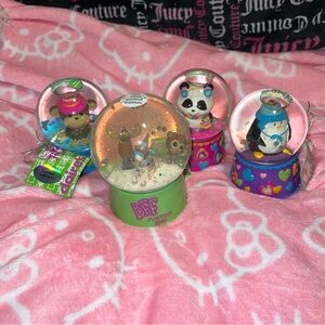 ♡︎claires 2009 holiday snowglobes ♡︎